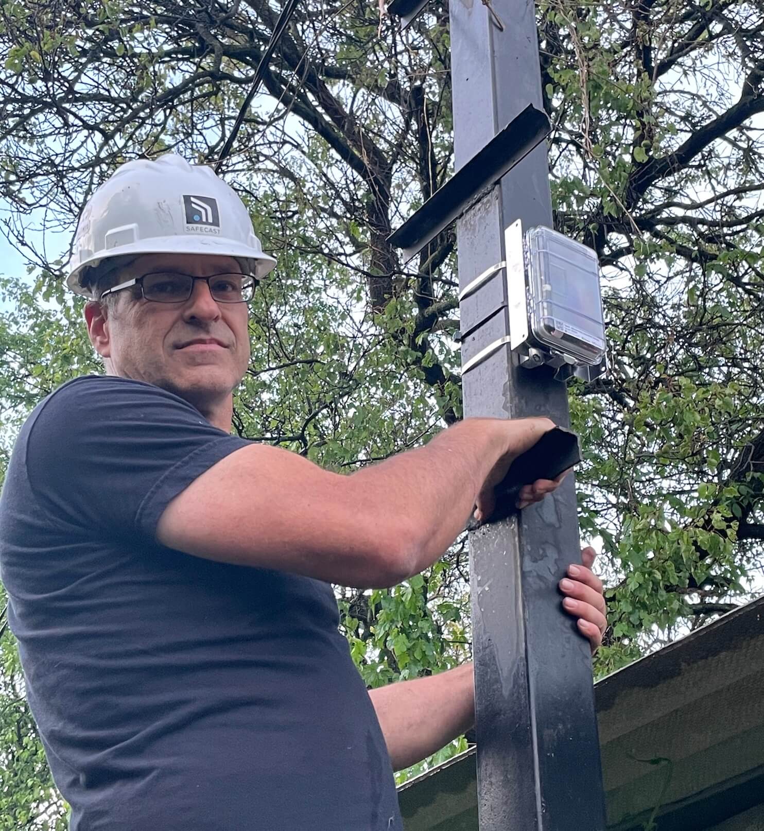 Safecast Lead Engineer Joe Moross completes a Radnote installation in Kyiv, Ukraine, In May, 2024 @Azby Brown/Safecast